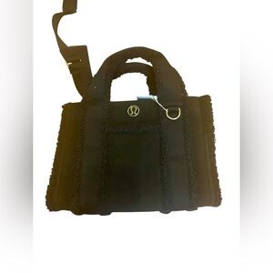 NWT Lululemon boxy tote mini BLACK
